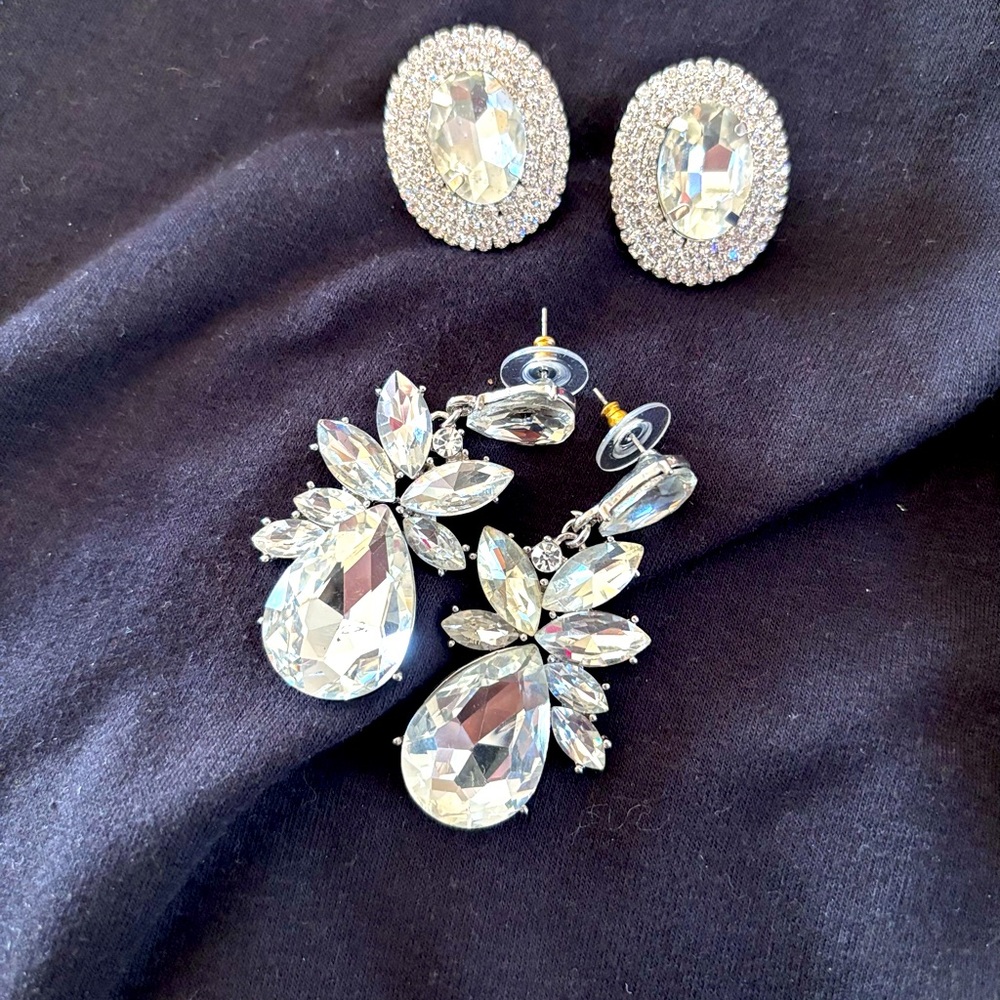 2 gorgeous earrings